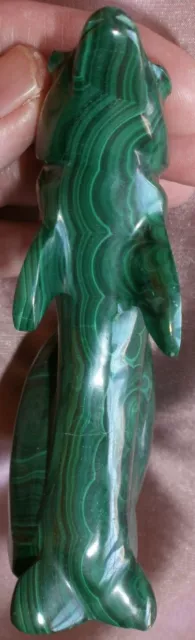 Dauphin presse papier sculpté dans un bloc de malachite - Sculpture animalière 3