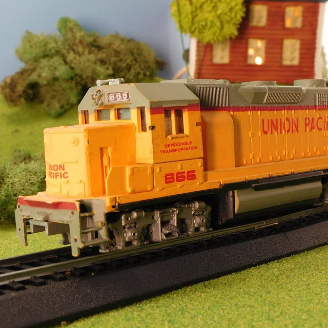 Vintage Bachmann HO Scale Diesel Engine Train Union Pacific #866 TESTED VIDEO