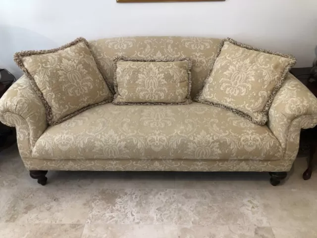 Chippendale Camelback American Style Damask Sofa Couch With Matching Cushions