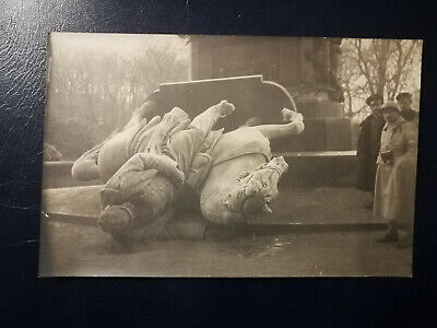 CPA 57 METZ - Tombé de la Statue - Délivrance du 18 Novembre 1918 - PHOTO CARTE