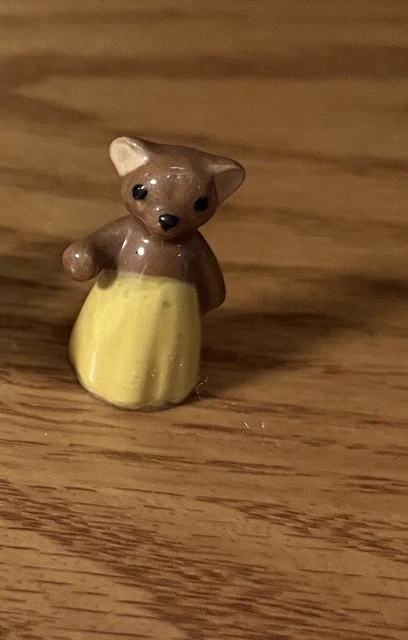 VINTAGE MINIATURE HAGEN RENAKER MAMA BEAR IN Yellow Skirt * Repaired Ear *