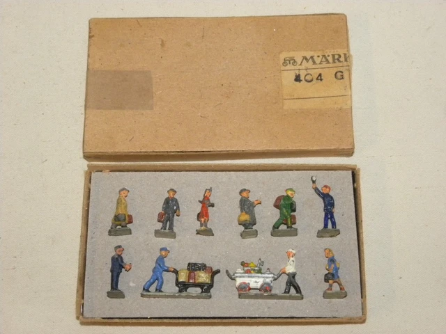 ANCIEN JOUET FIGURINE plat d'étain recto-verso poules poulailler très décoratif EUR 115,00
