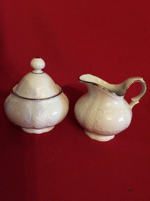 Sucrier et pot a lait estampille PP limoges france, porcelaine blanche a decor de corbeilles de fruits, art deco - Arts de la table