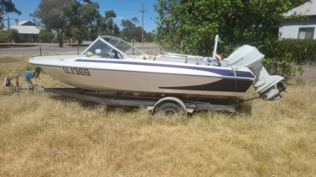 Glastron speed boat for sale