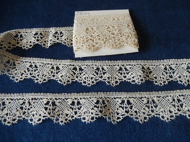DENTELLE ANCIENNE DU PUY AUX FUSEAUX  : 2,80 m x 4 cm