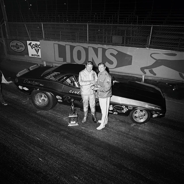 2.25: Negative Gene Snow Funny Car Winners Circle At Lions Drag Racing Photo 2.25: Negative Gene Snow Funny Car Winners Circle At Lions Drag Racing Photo