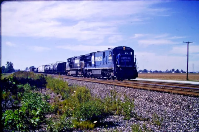 Kodachrome Original Slide Conrail Diesel Engine #8064 - Item CC#2084