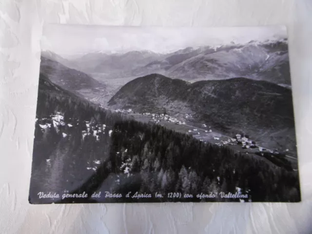 Cartolina Veduta generale del Passo d'Aprica sfondo Valtellina intonsa (ZU271) ^
