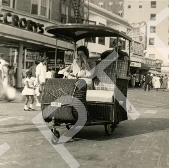 ROLLING CHAIR ON BOARDWALK IN ATLANTIC CITY STREET VIEW, NJ 1950s Vtg Photo