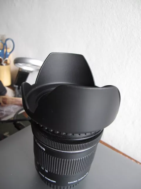 Canon EF-S 10-18 mm obiettivo grandangolare f/4.5-5.6 IS STM. Paralume petali/cappuccio...
