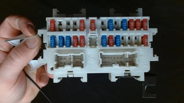 ALTIMA    2003 Fuse Box Cabin 3230