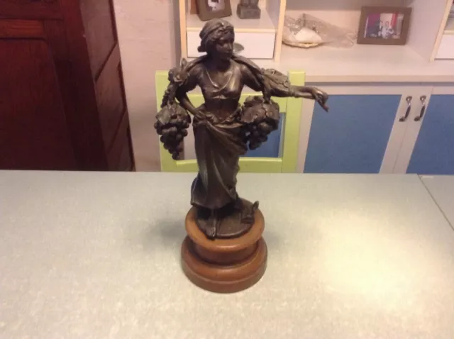 Ancienne statue en zamac,zinguale 45 cm la porteuse de raisins "T"