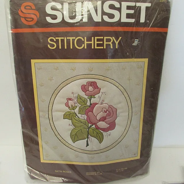 Rosas satinadas vintage 1983 - Sunset Stitchery #2315 12""x12"" de Connie Blyler
