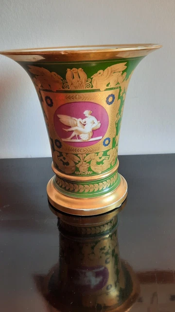 Kratervase Paris um 1800, bestehend aus 2 Formteilen, darin Darstellung von LEDA