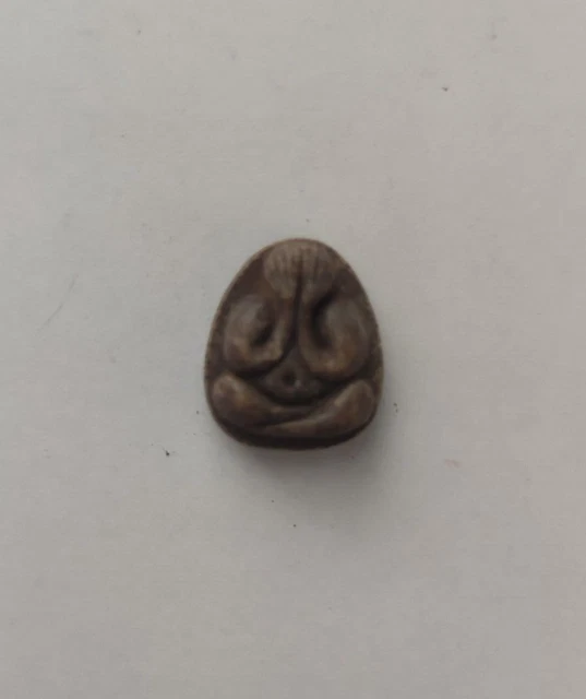 THAI BUDDHA MONK CLOSE EYE PHRA PID TA AMULET GOOD MERCY PROTECTION Sz 2X1.5 cm