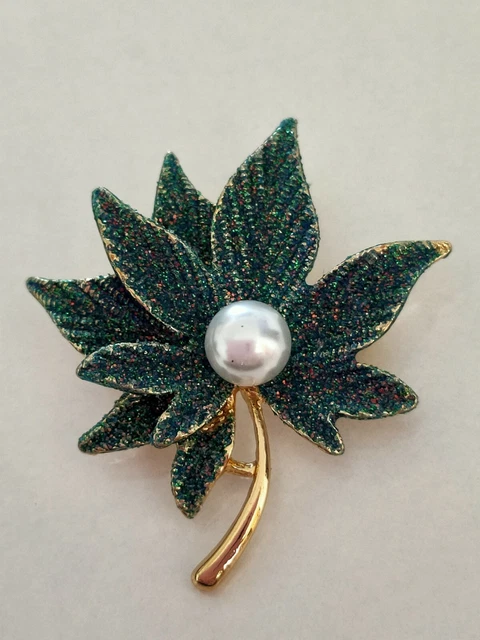 Broche En Perle Baroque De Culture Blanche Plaquée Or Jaune - Marque Rose-Mimosa - Neuve