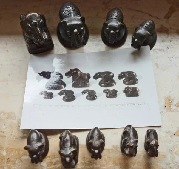 Antike Opiumgewichte aus Bronze 9 Stück Thailand Elefanten Massiv Sammlung