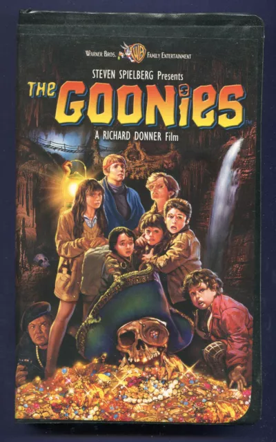 THE GOONIES VHS 1985 Clamshell Spielberg Richard Donner Corey Feldman ...