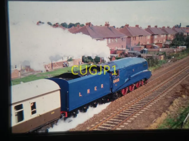 17413 35mm Slide Steam Locomotive BR British Railways 4468 LNER BEHIND BUILDS