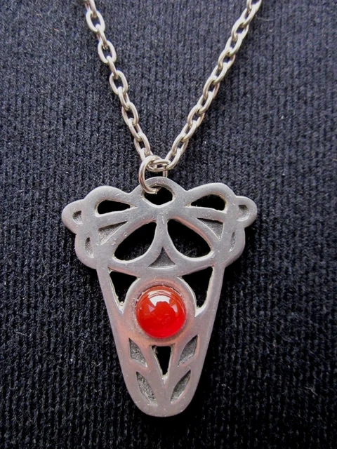Pendentif Celtique En étain Poli - Cœur Stylisé Avec Chaîne Argent - Unisexe - Neuf Sans Emballage