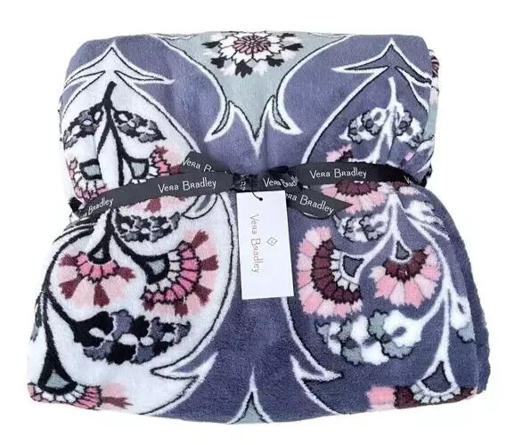 NUEVO CON ETIQUETAS - Manta de lanzamiento VERA BRADLEY, Nuevo Patrón FLORES ORNAMENTADAS, Venta al por menor por $65