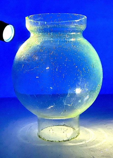 Grand Extracteur De Jus Vintage En Verre épais – Bleu Manganèse Brillant Sous UV 365nm – Occasion En Très Bon état