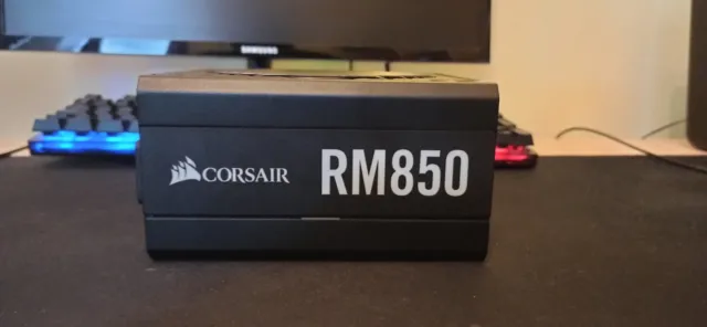 Corsair RM850 PLUS Gold 850W ATX Alimentatore per Computer (Nero)