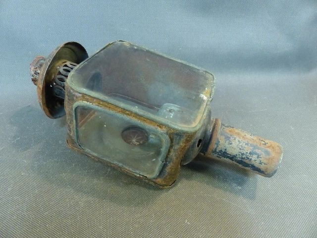 Phare de voiture ancienne monte en lampe