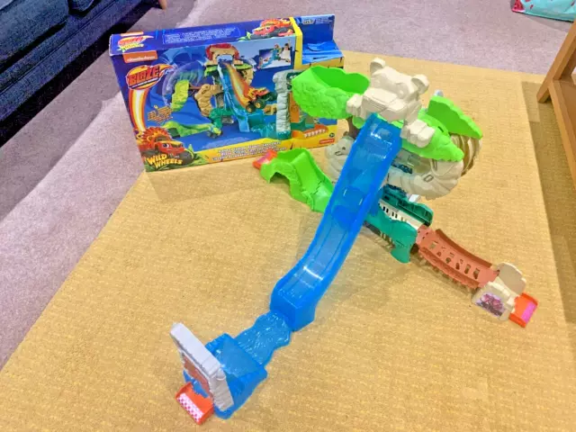 Blaze and the monster deals machines animal island stunts speedway