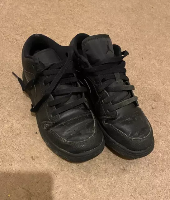 Youths Black Nike Jordan Trainers Size 5