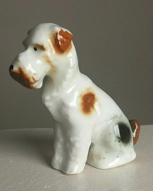Broche Ancienne émaillée Représentant Un Chien Fox Terrier - Occasion - Blanc