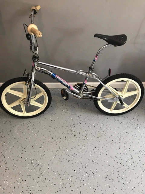 1987 gt performer bmx bike chrome vintage original parts. Excellent condition