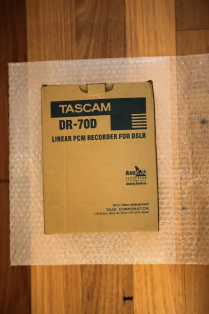 TASCAM DR-70D 4-TRACK AUDIO FIELD RECORDER + 32 GB SD Card