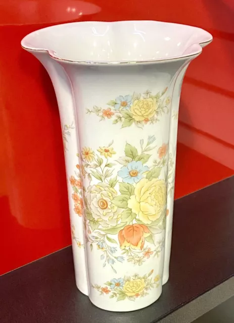 Japan Made Vase pottery ceramics 23cm H/ 13cm D/ 800g Weight