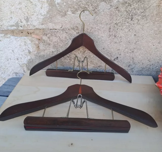 2 Cintres anciens en bois Cintre double avec pince et cintre Moustache