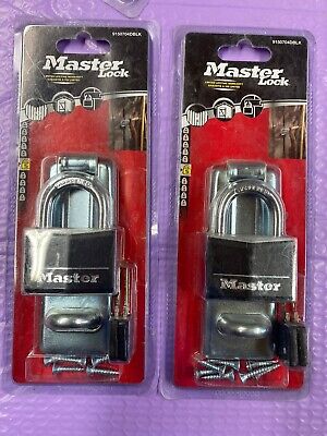 Paquete de 2 x Master Lock 9150704EURDBLK que incluye hasp de puerta y candado con llave, negro