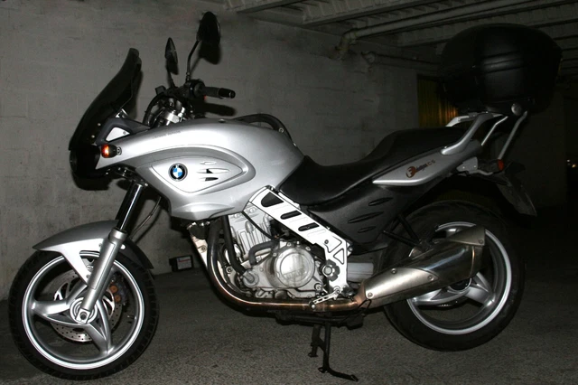 BMW F 650 CS Scarver 2003. 15 000 km. Excellent état. Première main. BMW F 650 CS Scarver 2003. 15 000 km. Excellent état. Première main.