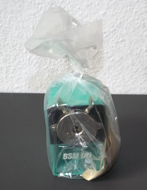 DDR Spitzmaschine BSM 170 in grün OVP mit Tischhalterung ungeöffnete Verpackung
