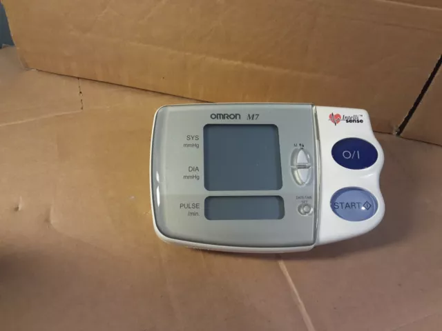 Monitor de presión arterial en la parte superior del brazo Omron M7