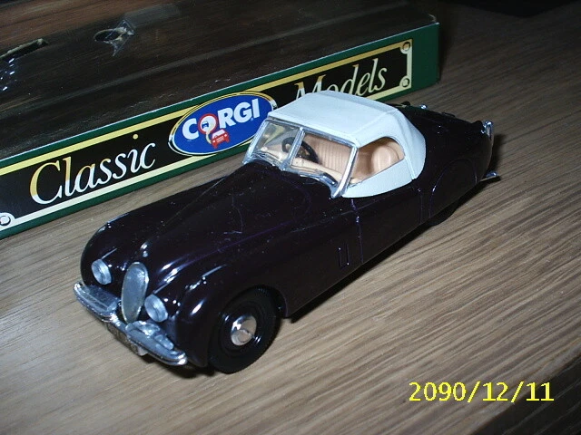 1:43 Corgi - JAGUAR XK 120 roadster fermé 1948