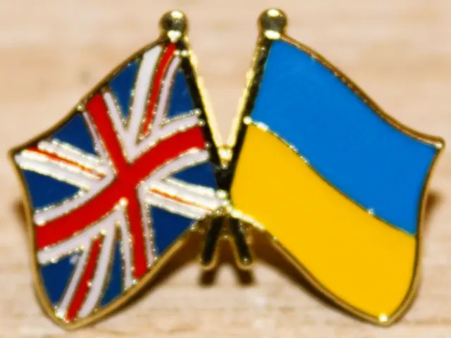 UK & UKRAINE FRIENDSHIP Metal Lapel Pin Badge *NEW*MIX & MATCH BUY 3