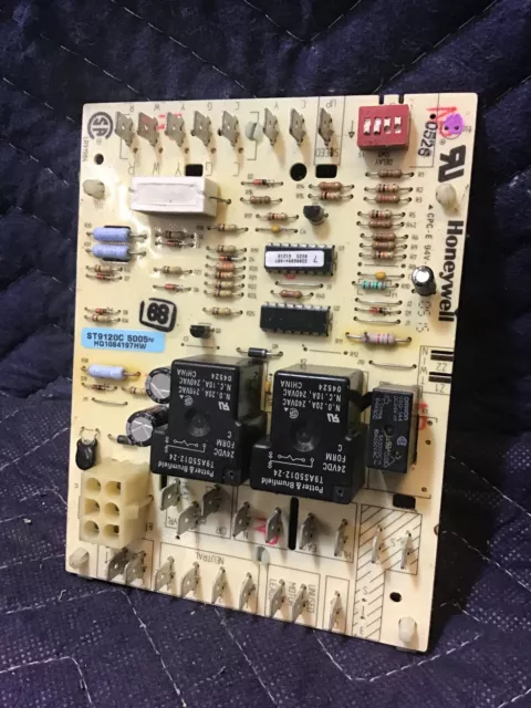 Honeywell ST9120C 5005 HQ1084197HW Furnace Fan Control Board