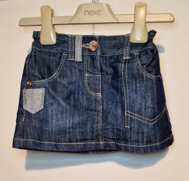 Avanti. Pacchetto vestiti per bambine età 6-9 mesi. Usato. Condizioni perfette. 4 pezzi. 5