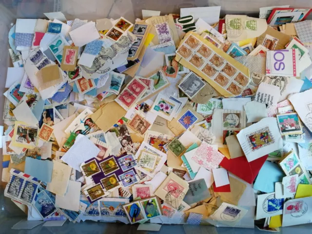 WORLD UNSORTED 0.5K CHARITY (No GB) KILOWARE (LOT52) WITH GOOD RANGE OF STAMPS