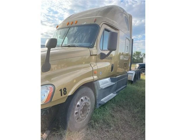 2014 Freightliner Cascadia-DD15 10 Speed Manual- Blown Motor