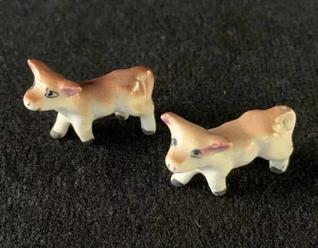 Pair Hagen Renaker Miniature Mini Cartoony Baby Cow Calves White Brown Figurines 2