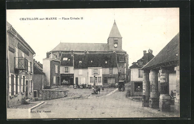 CPA Chatillon-sur-Marne, Place Urbain II, vue de la rue