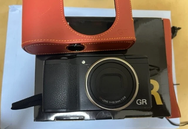 Ricoh GR II Compact Digital Camera 16.2MP used with case box from japan