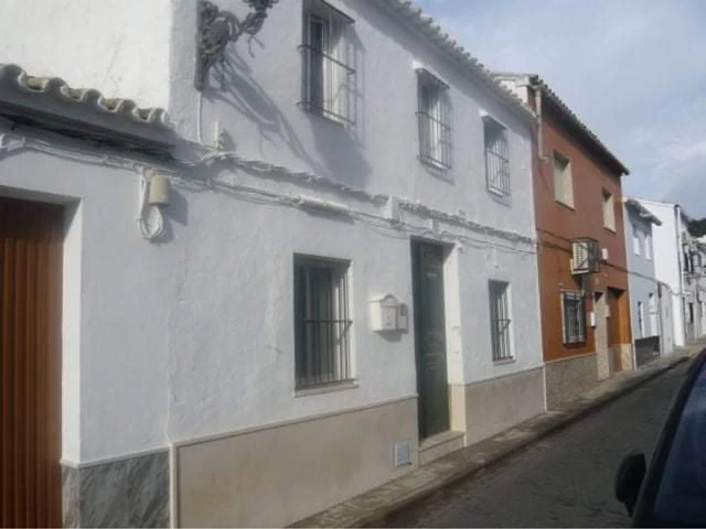 Beautiful furnished 5 bedroom Spanish townhouse