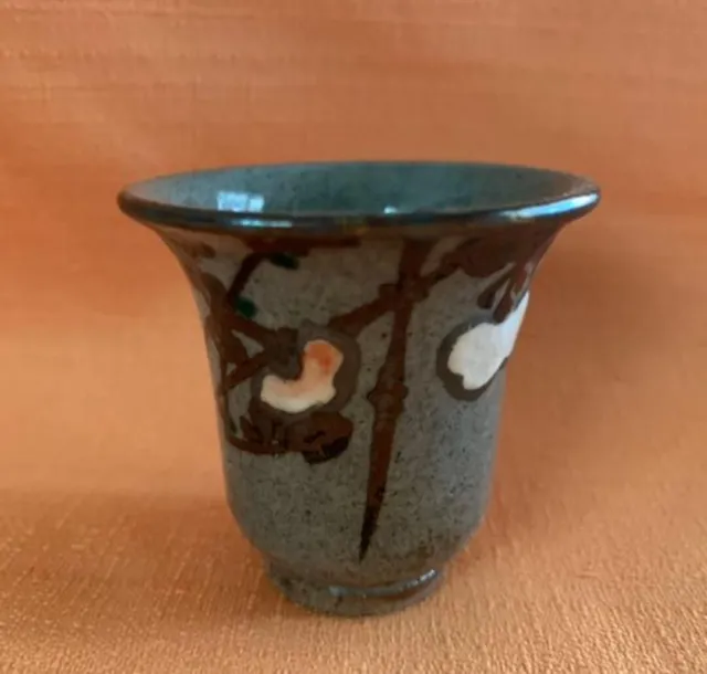 Sake cup with flower design Kenzan made by Kozan Miyagawa, Makuzu ware Rare